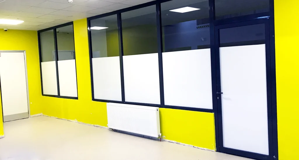 Düz Renk Cam Giydirme